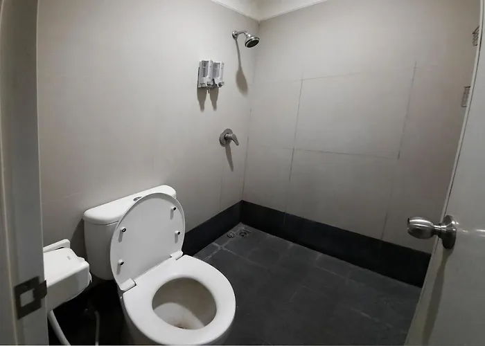 Oyo 3851 Seri Sukmawati Syariah Hotel 2*